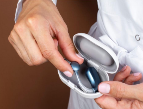 ¿Qué cuidados y mantenimiento diario necesita mi audífono?